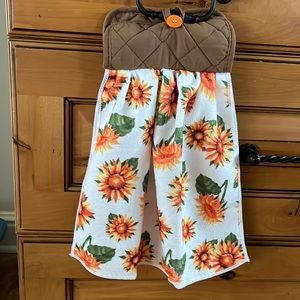 Hanging kitchen towel